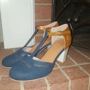 New Two Tone T-strap Shoes Size 9.5